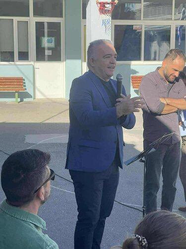 «Γέφυρες Μνήμης & Έμπνευσης» – Ο Χάρης Βαβουρανάκης ξαναγύρισε στο σχολείο του