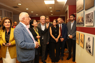 Έκθεση, Εγκαίνια