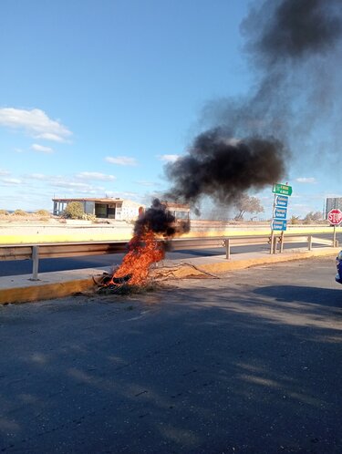 ΒΟΑΚ Κτηνοτρόφοι φωτιά λάστιχα