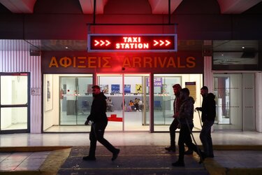 Αεροδρόμιο, Νύχτα, Αγρότες