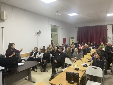 «Σπάμε την σιωπή»: Το ηχηρό μήνυμα της εκδήλωσης για την βία κατά των γυναικών, που πραγματοποιήθηκε, με επιτυχία, στους Αγίους Δέκα