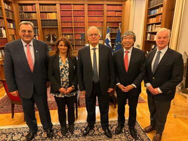 Λαμπαδηδρόμος, Γιατρός