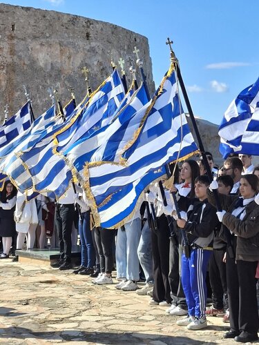 Οι μαθητές του ΕΠΑ.Λ. Βρυσών τίμησαν την ιστορική ημέρα της Ένωσης της Κρήτης