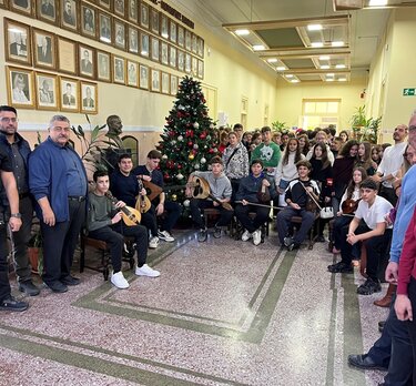 Οι μαθητές του Μουσικού Σχολείου Χανίων έψαλαν τα κάλαντα στον Αντιπεριφερειάρχη