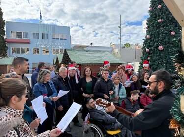 Τα παιδιά του Ε.Ε.Ε.ΕΚ. Τυμπακίου γέμισαν το Δημαρχείο Φαιστού με κάλαντα και ευχές