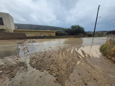 kakokairia makry gialos2