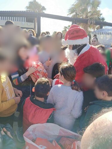 Ηράκλειο: ο&nbsp; Άι Βασίλης έφθασε με τζετ- σκι για τα παιδιά των λιμενικών