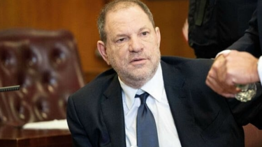 Ο Χάρβεϊ Γουάινστιν καταδικάστηκε για σεξουαλική επίθεση 