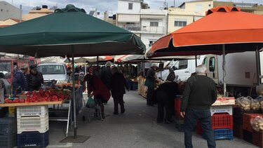 Προβληματισμός στη λαϊκή αγορά για το "ράλλυ" των τιμών