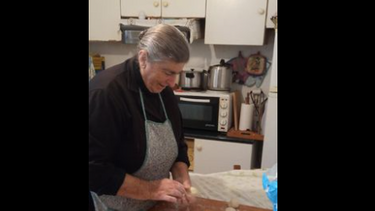 Για ποιον ετοιμάζει καλιτσούνια η μητέρα του Π. Πολάκη; 