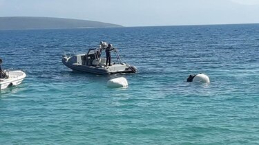 Μια γυναίκα νεκρή μέσα στο αυτοκίνητο που έπεσε στο λιμάνι του Πόρου