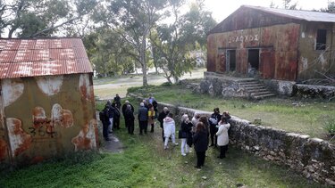 Αυτοψία στο στρατόπεδο Μπετεινάκη, με το βλέμμα σε νέο σχολείο