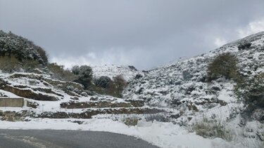  Σε Ρόδο, Άνδρο, Τήνο και Νάξο συνεχίζονται οι προσπάθειες για καθαρισμό του οδικού δικτύου