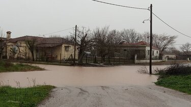 Κακοκαιρία Byron: Μήνυμα από το 112 στην Υπέρεια Φαρσάλων λόγω υπερχείλισης του ποταμού Ενιπέα