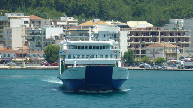 Το πλήρωμα ενός ferry boat έσωσε σκύλο που βρέθηκε στη θάλασσα