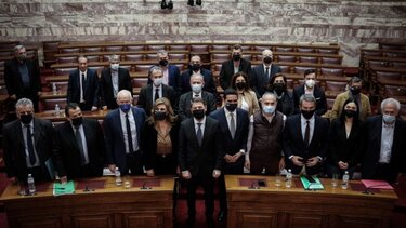 ΚΙΝΑΛ: Αυτή είναι η "σκιώδης" κυβέρνηση που ανακοίνωσε ο Ν. Ανδρουλάκης