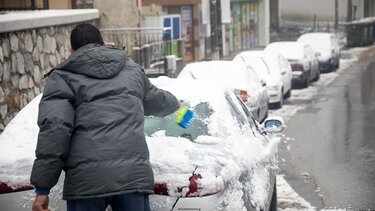 Αν βγω στο χιόνι και το κρύο θα κρυολογήσω;