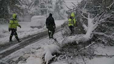 Σε Μαραθώνα και Κορωπί παραμένουν τα προβλήματα ηλεκτροδότησης