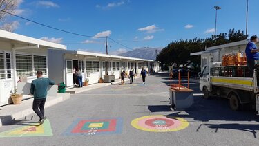 Αποχαιρέτησαν το σχολείο τους, που ο σεισμός "λάβωσε" ανεπανόρθωτα