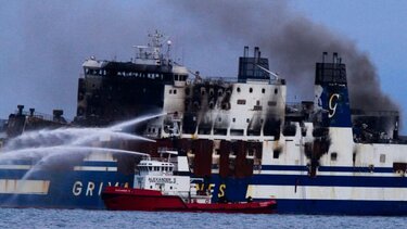 Κέρκυρα: Φόβοι για διαρροή καυσίμου από το Euroferry Οlympia