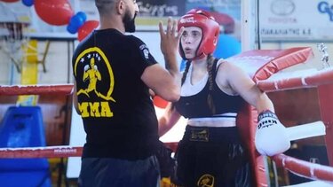 "Δεν φοβήθηκα" - Τι λέει η 20χρονη Δήμητρα που ακινητοποίησε κλέφτη που επιτέθηκε στη φίλη της