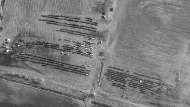 Ανάπτυξη στρατευμάτων και 150 ελικόπτερα κοντά στα σύνορα Λευκορωσίας – Ουκρανίας