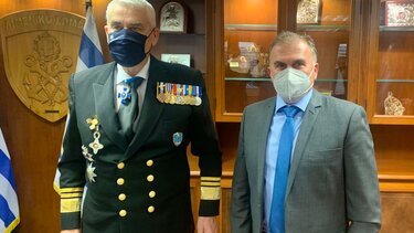 Ο δήμαρχος Ιεράπετρας στην τελετή παράδοσης στην ηγεσία του Λιμενικού Σώματος- Ελληνικής Ακτοφυλακής