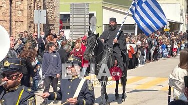 Με άλογο παρέλασε ο παπα Στέλιος