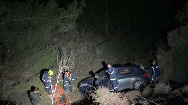 Φοιτήτρια έπεσε σε χαράδρα 8 μέτρων - Καρέ καρέ η διάσωσή της