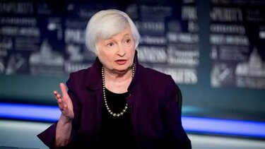 Η υπουργός Οικονομικών των ΗΠΑ αφήνει ανοικτό το ενδεχόμενο μείωσης του φόρου στη βενζίνη