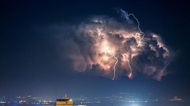 Φώτα Σεισμού: Το φαινόμενο με τις λάμψεις στον ουρανό πριν και κατά τη διάρκεια μιας σεισμικής δόνησης