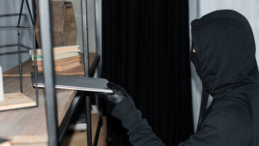 Απολογείται o 42χρονος για τη ληστεία στη βίλα του γνωστού ξενοδόχου