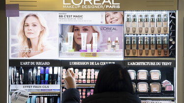 Η L’Oreal κλείνει καταστήματα και ιστότοπους ηλεκτρονικού εμπορίου στη Ρωσία