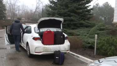 Επιστρέφουν προσωπικό και Έλληνες πολίτες από τη Μαριούπολη