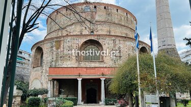  Θεσσαλονίκη: Φοιτητής μπούκαρε στη Ροτόντα και έσπασε τον Σταυρό επειδή τον χώρισε ο σύντροφός του 