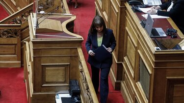 Η Σακελλαροπούλου ντύθηκε στα χρώματα της Ουκρανίας