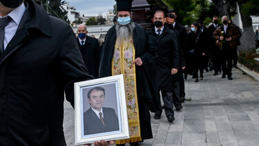 Σε κλίμα συγκίνησης το τελευταίο αντίο στον Δημήτρη Τσοβόλα