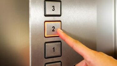 Δυο μήνες εκτός λειτουργίας το ασανσέρ στο ΙΚΑ Αγίου Μηνά!