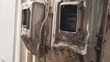 Εξακολουθούν να στέλνουν "μπιλιετάκια" στα "λαβωμένα" σπίτια 