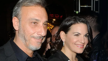 Όλγα Κεφαλογιάννη και Μίνως Μάτσας εύχονται «χρόνια πολλά» αγκαλιασμένοι