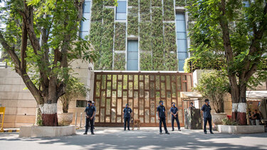 Αίθουσα χιονιού, παγωτατζίδικο και γκαράζ 168 αυτοκινήτων: Μέσα στο ακριβότερο σπίτι του κόσμου