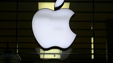 Apple: «Φρένο» σε προσλήψεις και δαπάνες γιατί φοβάται πιθανή ύφεση