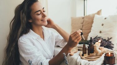 Ποια είναι τα οφέλη του ελαίου λεβάντας για τα μαλλιά