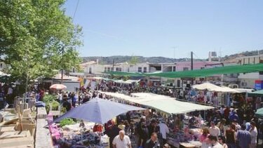 Μετά από 2 χρόνια, στήνονται ξανά πάγκοι στα παραδοσιακά παζάρια των Χανίων