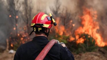 Μεγάλη φωτιά στο Μελιδόνι Μυλοποτάμου - Απειλήθηκαν σπίτια!