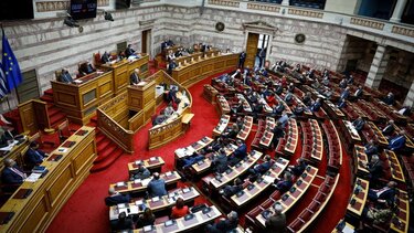 Στη Βουλή ο συμπληρωματικός προϋπολογισμός με τις δαπάνες για τα ευάλωτα νοικοκυριά