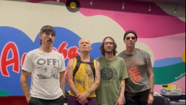 Red Hot Chili Peppers: Βοηθήστε τους πρόσφυγες – Το «ευχαριστώ» του Βιτάλι Κλίτσκο