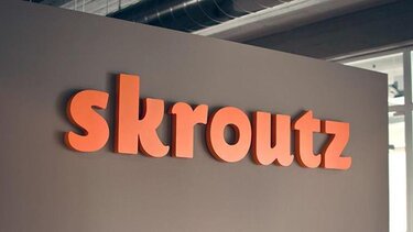 Στο μικροσκόπιο η Skroutz: Καταγγελίες για κατάχρηση και εισηγήσεις για βαρύ πρόστιμο!