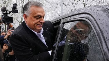 Διαδηλωτές αποκλείουν γέφυρα στη Βουδαπέστη