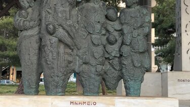 Με την υποστολή της σημαίας ολοκληρώθηκαν οι εκδηλώσεις για τη Γενοκτονία των Ελλήνων του Πόντου 